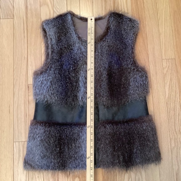 Fur Vest, authentic nutria fur, fits medium - Picture 4 of 8